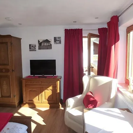 With 2 Bedrooms بيت للعطل *